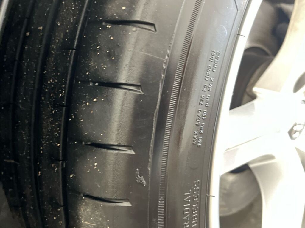 Audi A4 2021 Musta