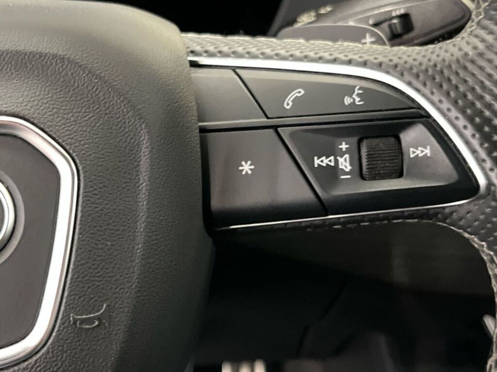 Audi A4 2021 Musta