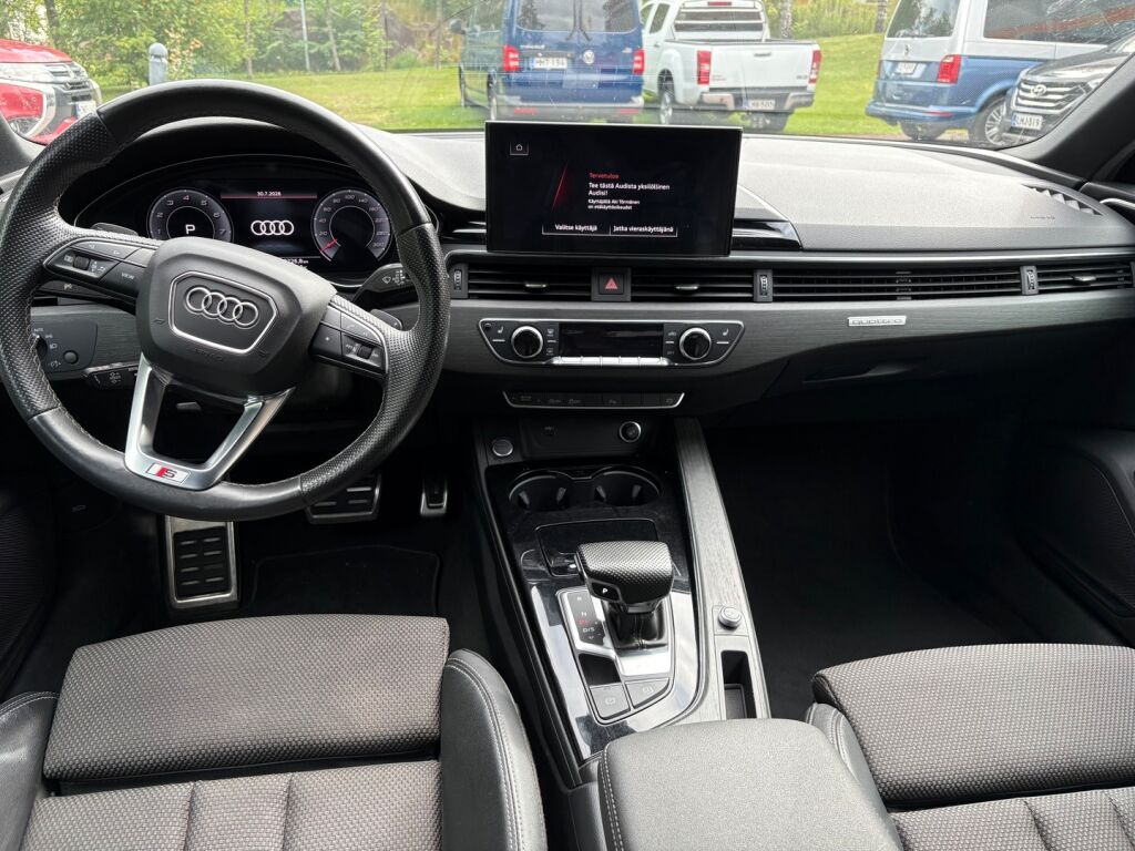Audi A4 2021 Musta