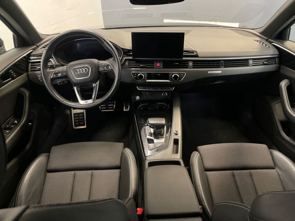 Audi A4 2021 Musta