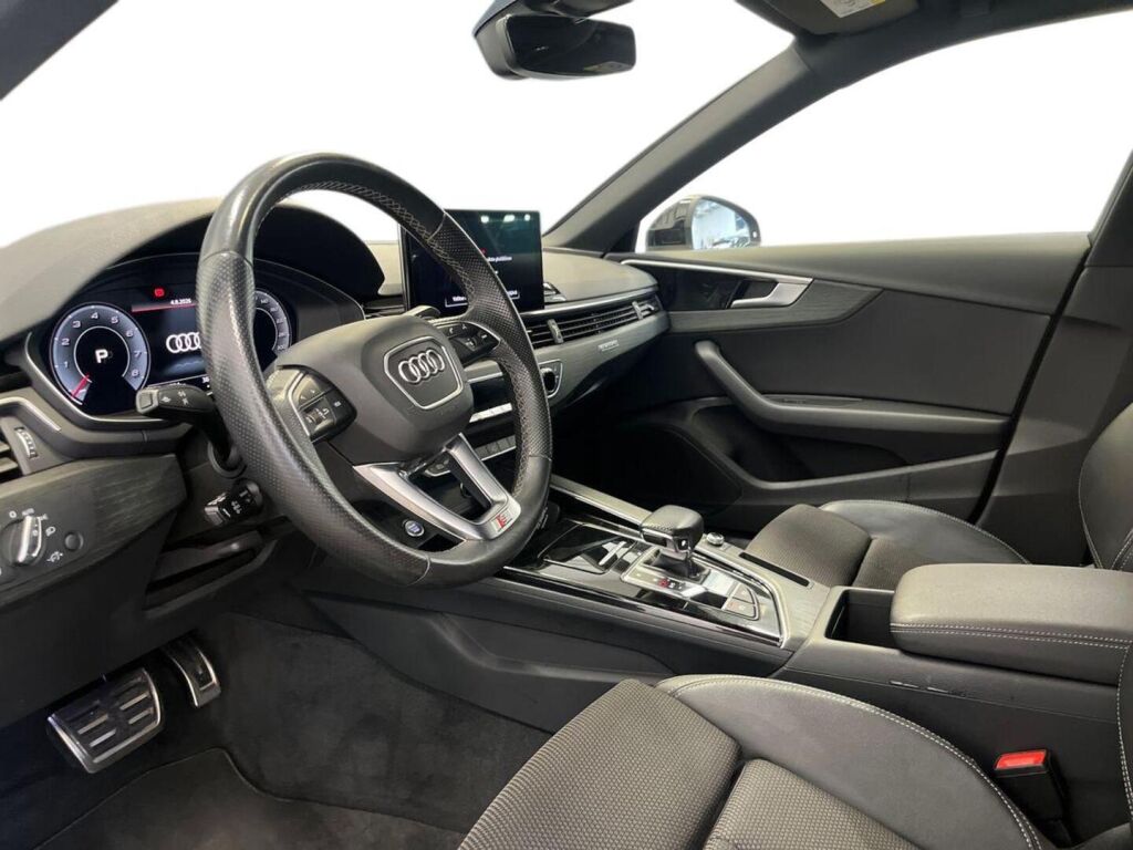 Audi A4 2021 Musta