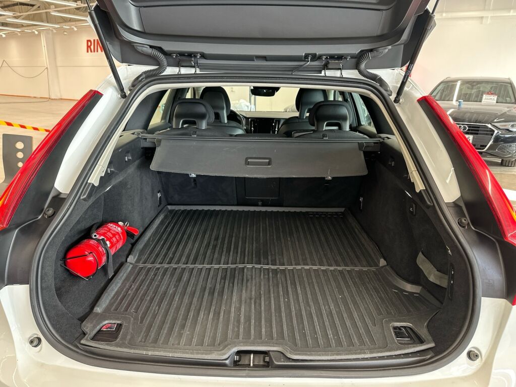 Volvo V90 2018 Valkoinen