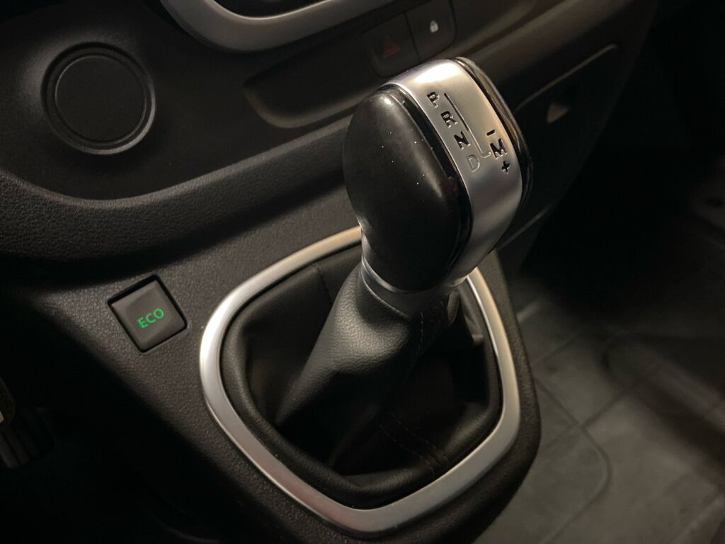 Renault Trafic 2021 Valkoinen