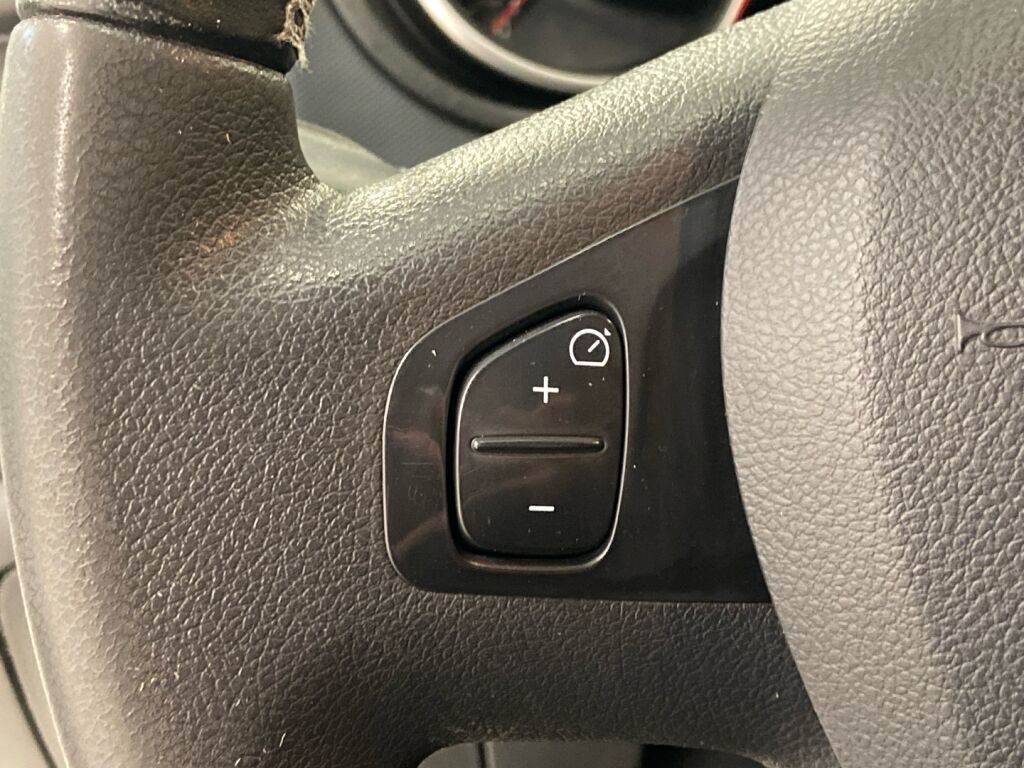 Renault Trafic 2021 Valkoinen