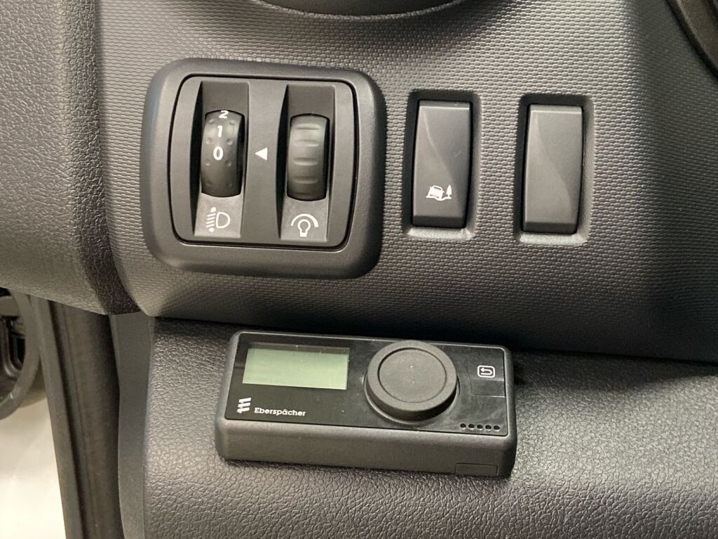 Renault Trafic 2021 Valkoinen