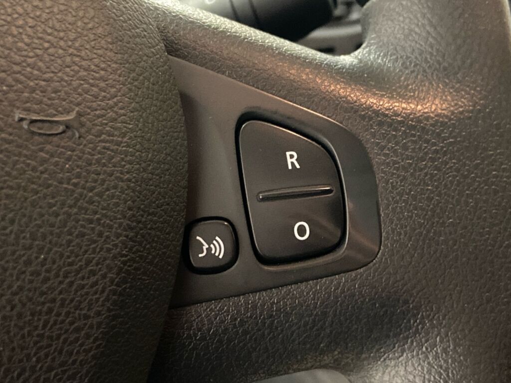 Renault Trafic 2021 Valkoinen