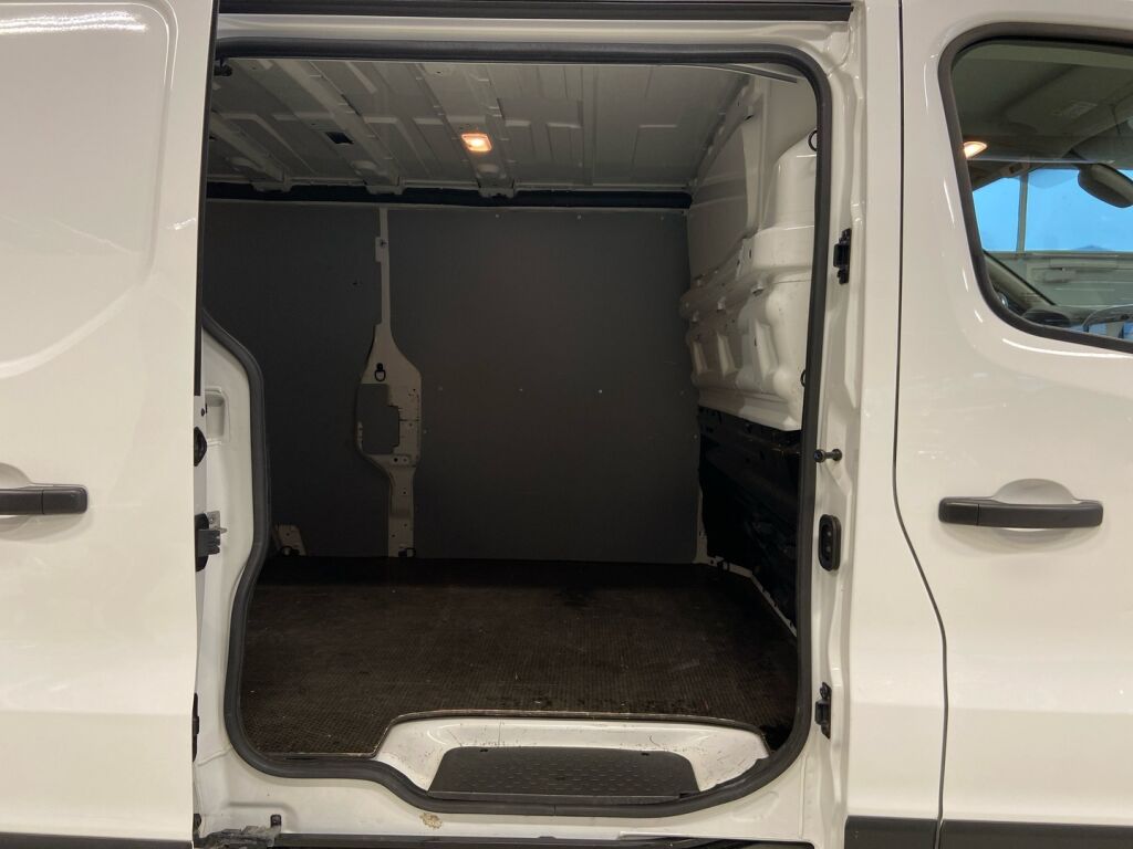 Renault Trafic 2021 Valkoinen