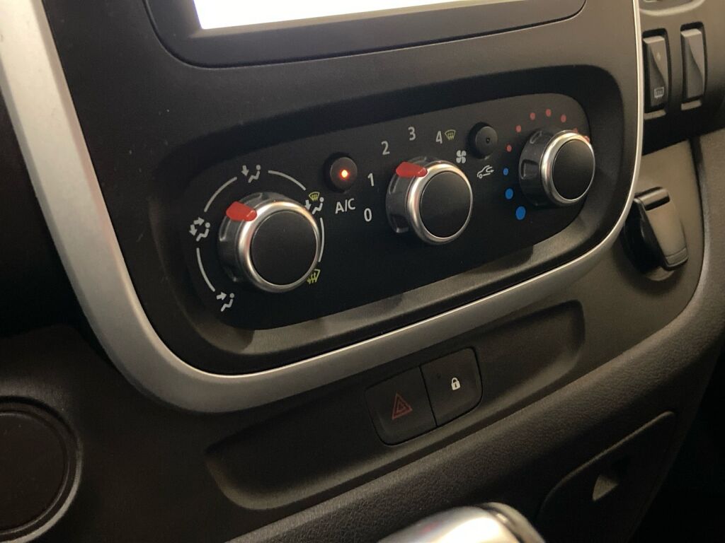 Renault Trafic 2021 Valkoinen