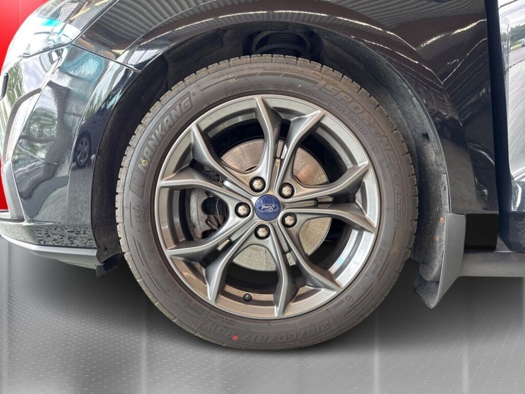 Ford Focus 2021 Musta