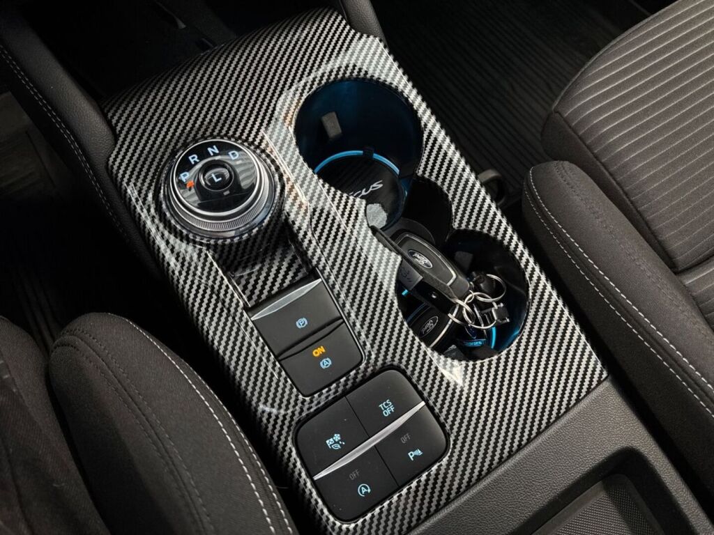 Ford Focus 2021 Musta