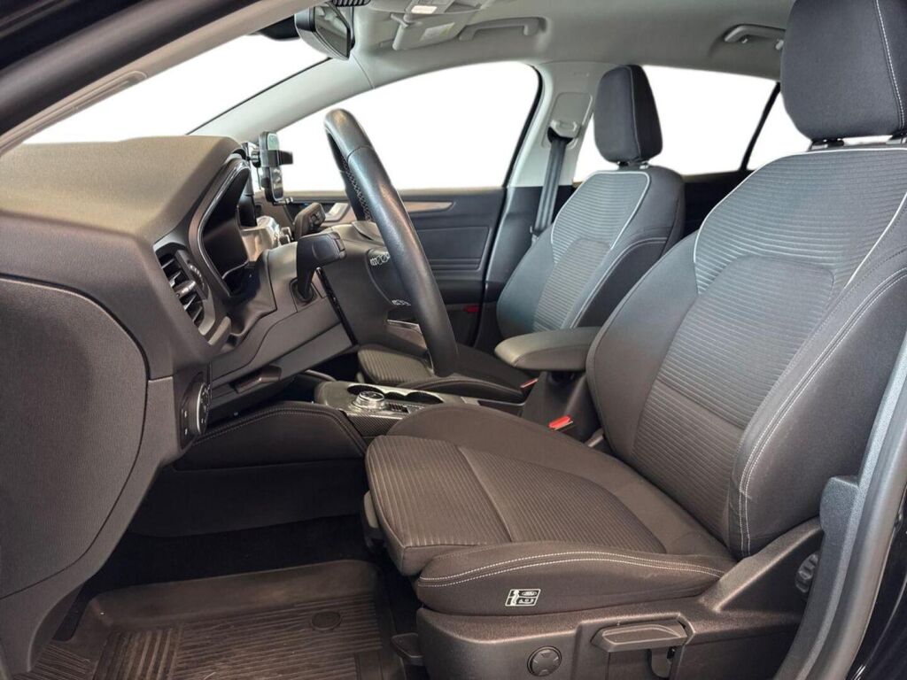 Ford Focus 2021 Musta