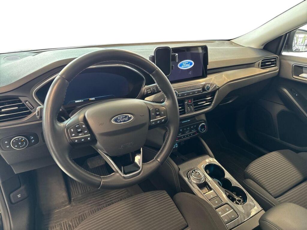 Ford Focus 2021 Musta
