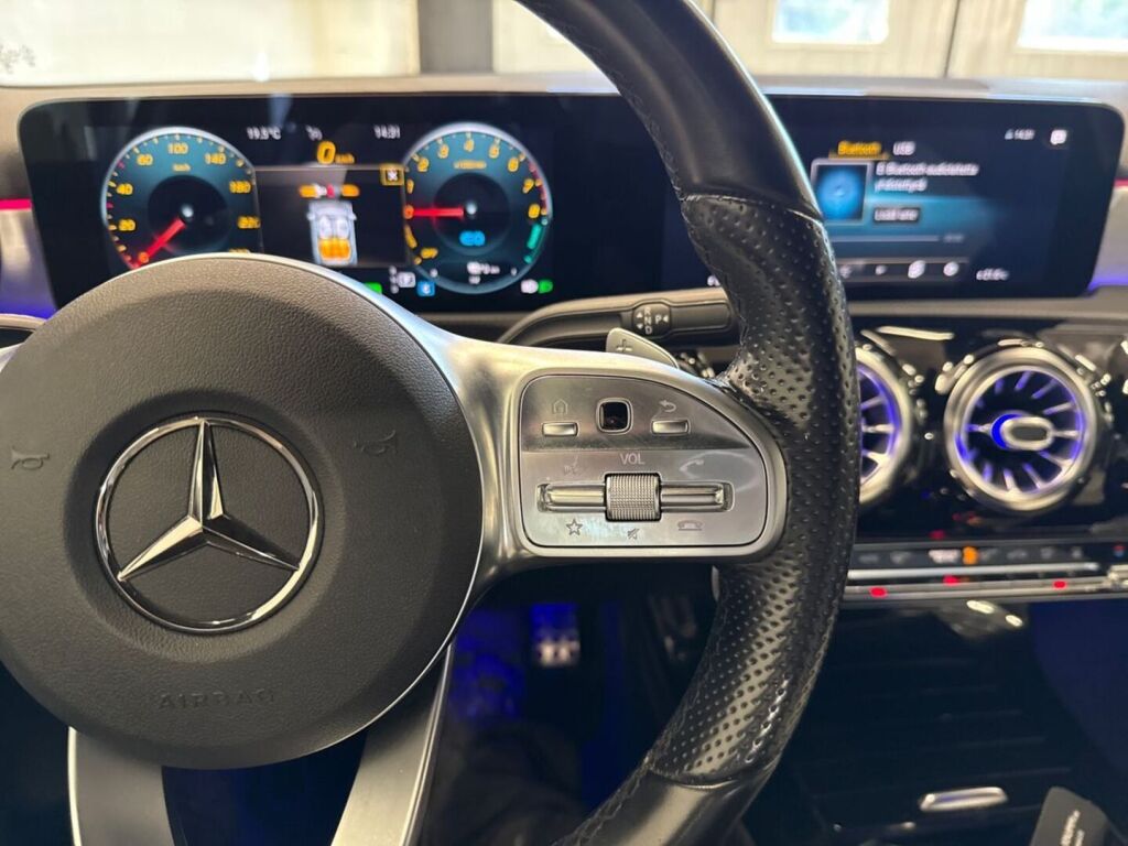 Mercedes-Benz A 2021 Valkoinen