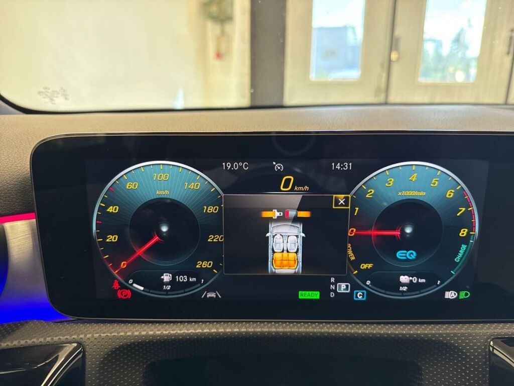 Mercedes-Benz A 2021 Valkoinen