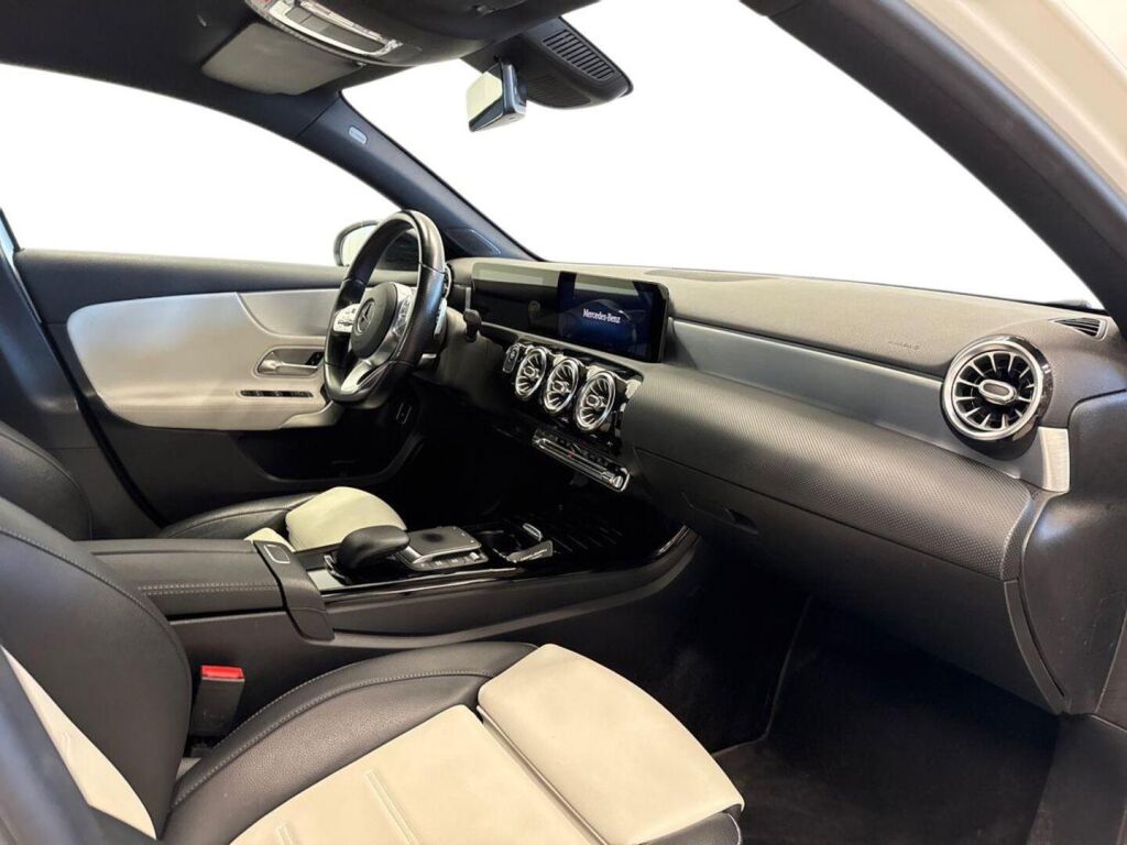 Mercedes-Benz A 2021 Valkoinen