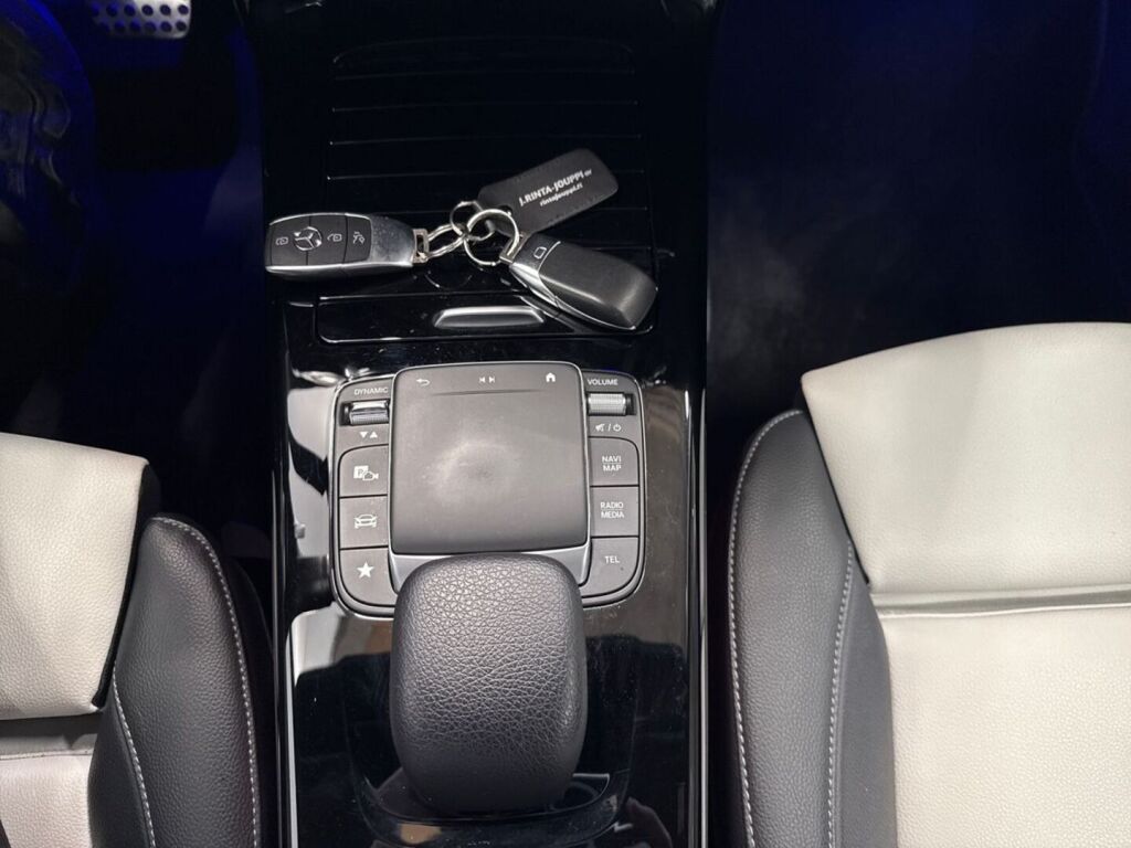 Mercedes-Benz A 2021 Valkoinen