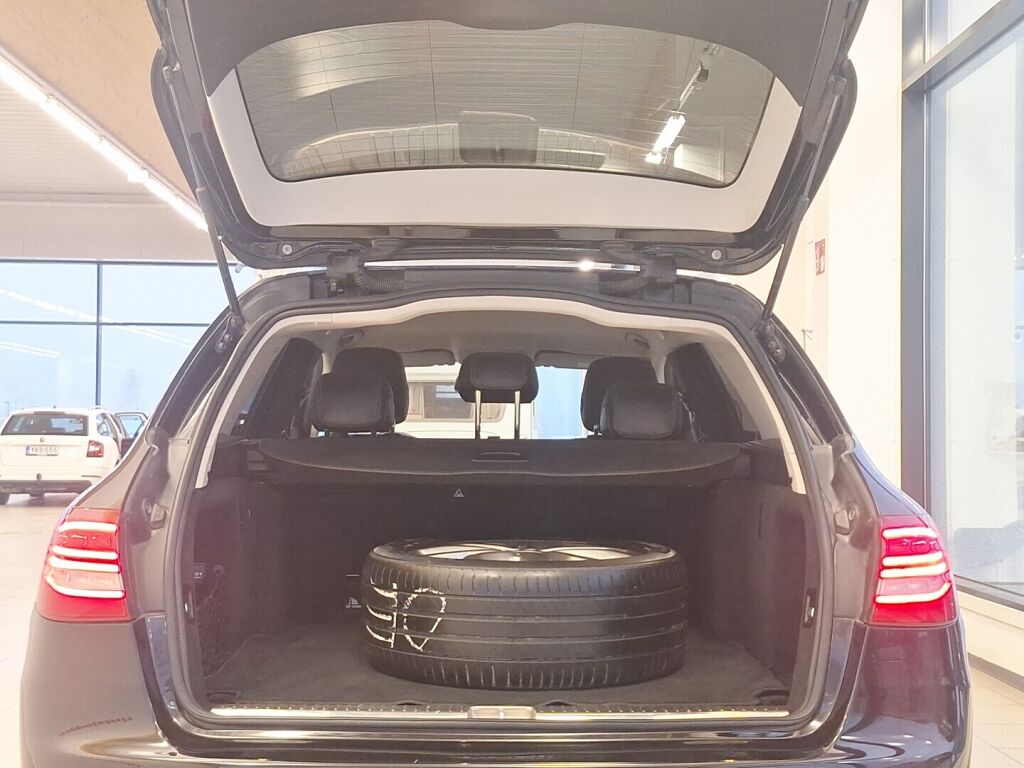 Mercedes-Benz C 2017 Musta