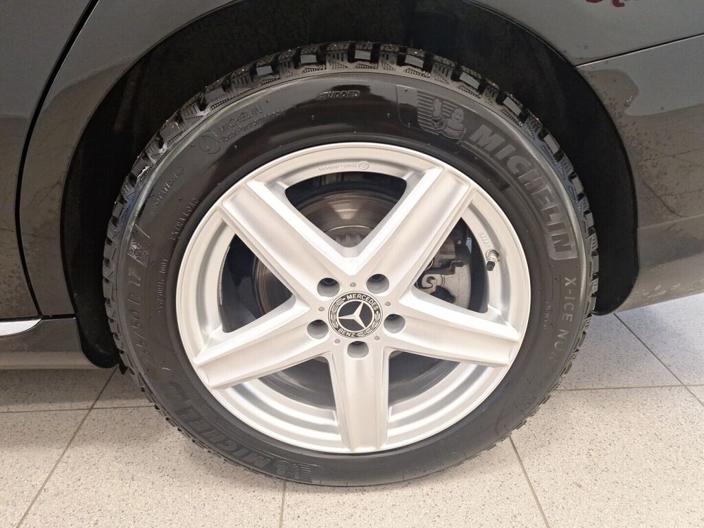 Mercedes-Benz C 2017 Musta