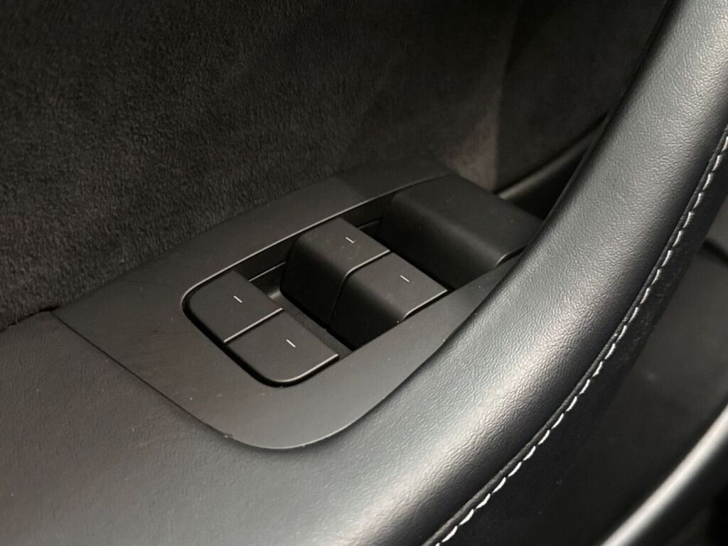 Tesla Model 3 2021 Valkoinen