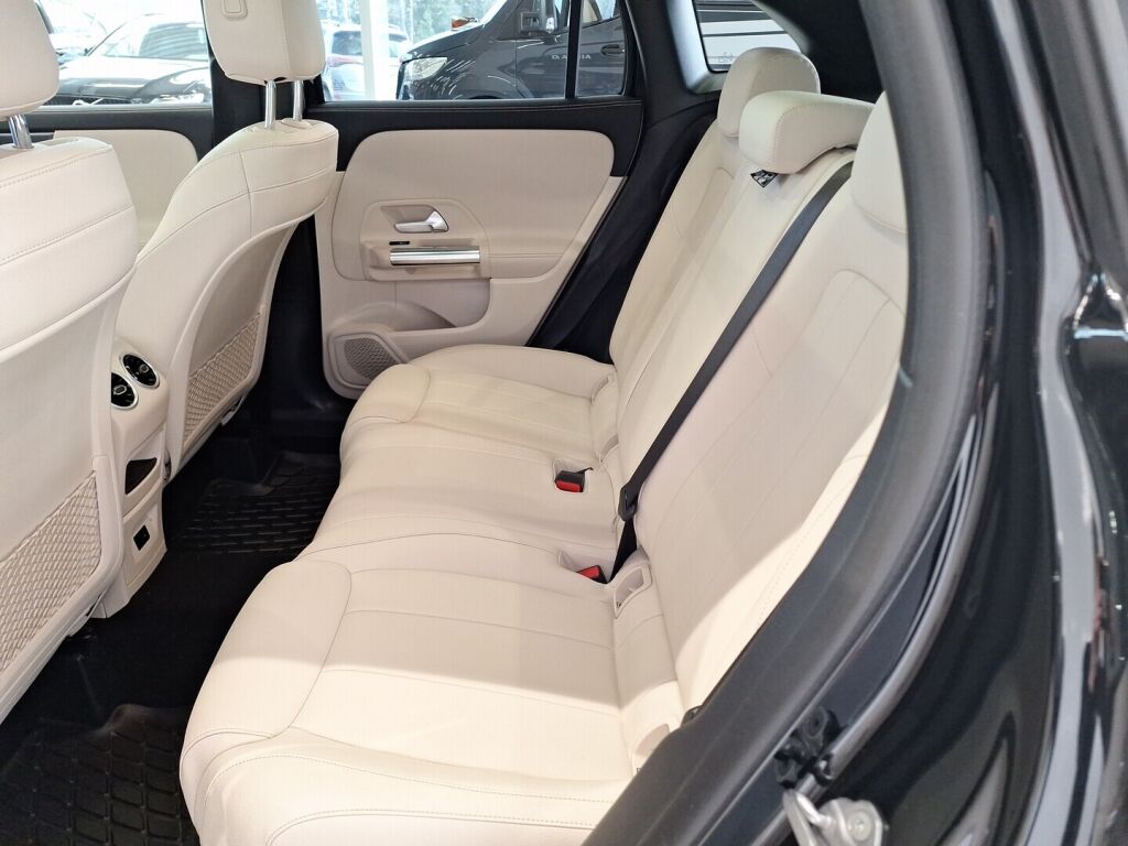 Mercedes-Benz GLA 2021 Musta