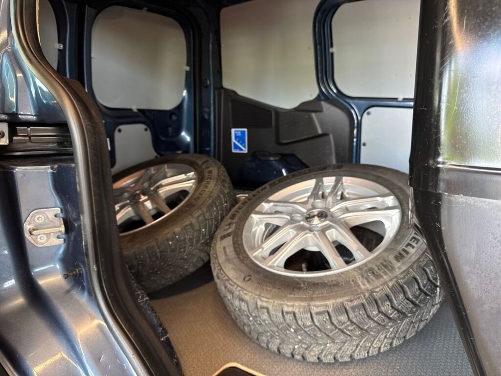 Ford Transit Courier 2021 Sininen
