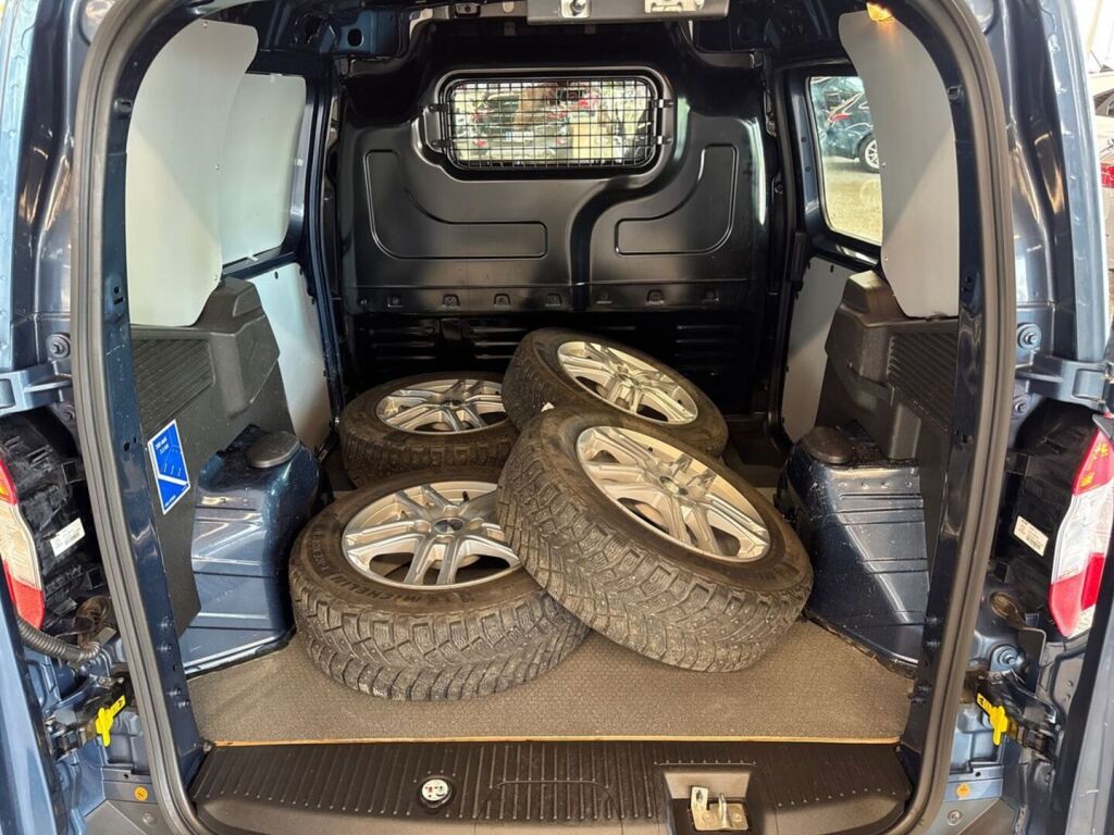 Ford Transit Courier 2021 Sininen
