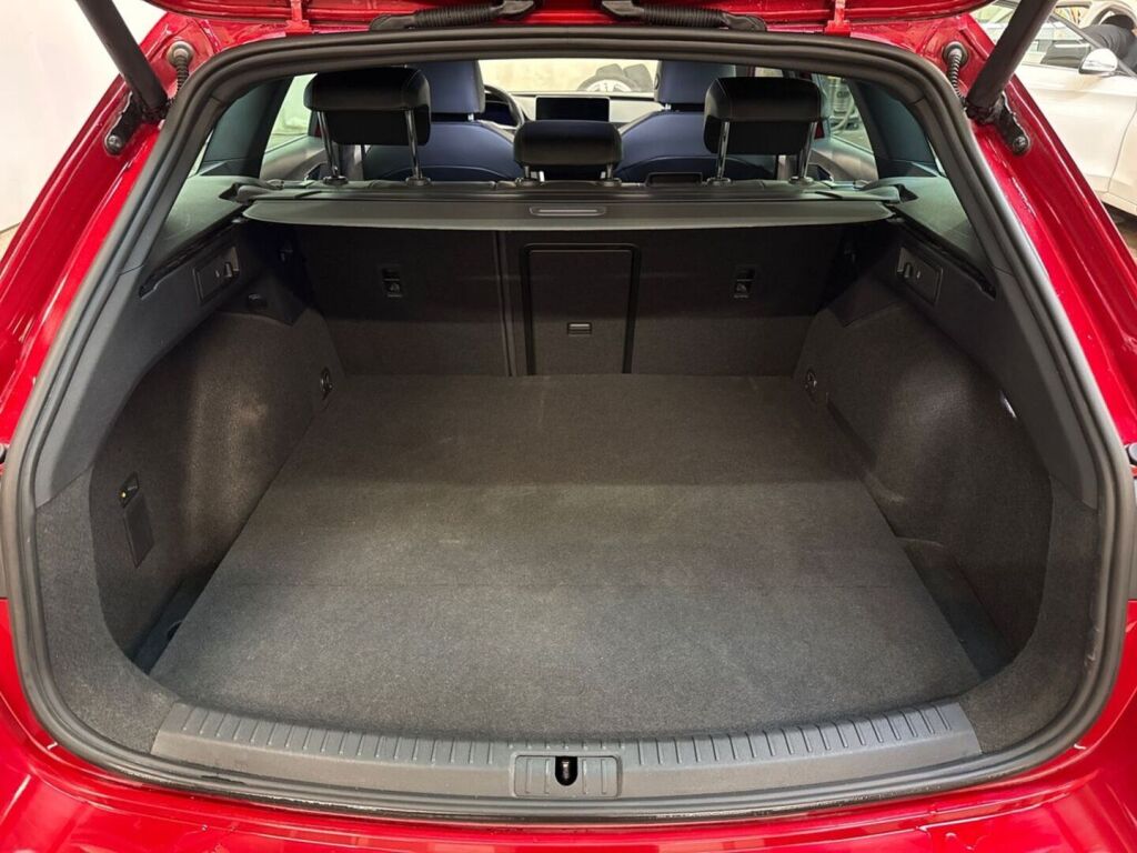 Seat Leon Sportstourer 2021 Punainen