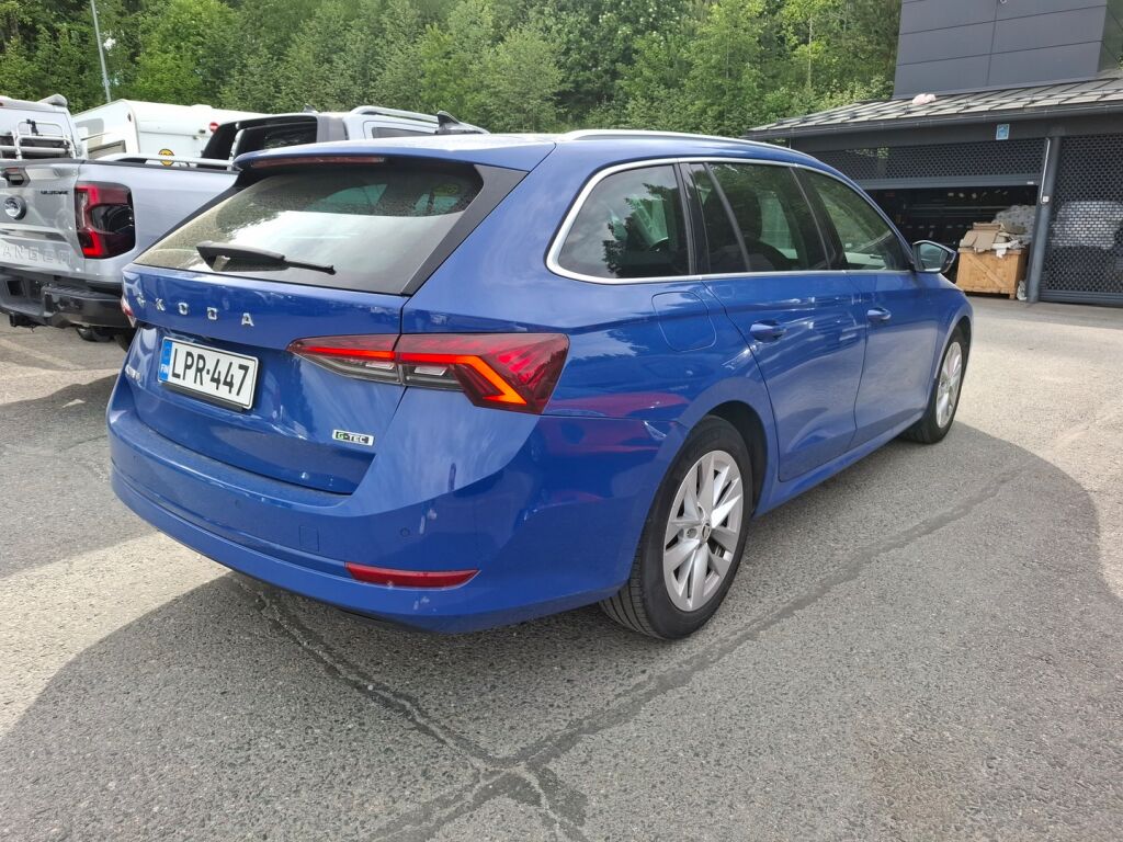 Skoda Octavia 2021 Sininen