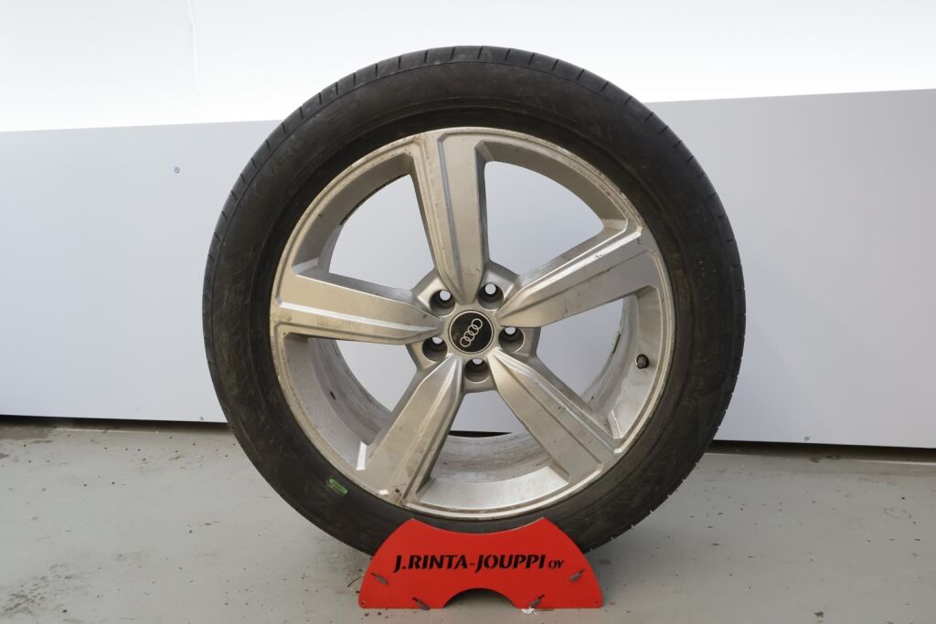 Audi e-tron 2021 Harmaa