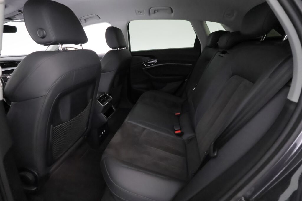 Audi e-tron 2021 Harmaa