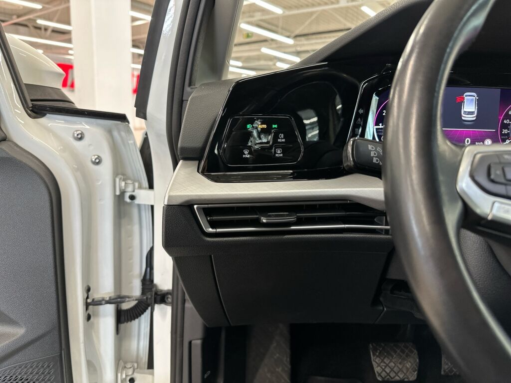Volkswagen Golf 2021 Valkoinen