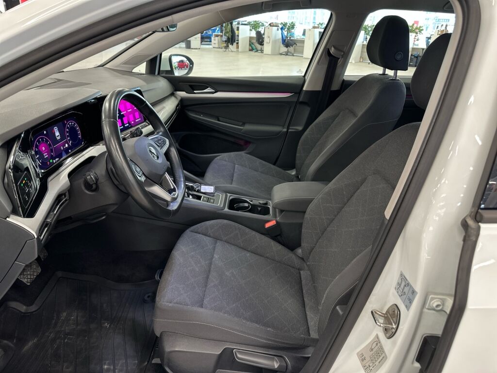 Volkswagen Golf 2021 Valkoinen