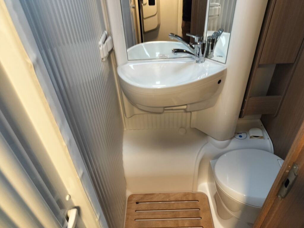 Carado A 461 2021 Valkoinen