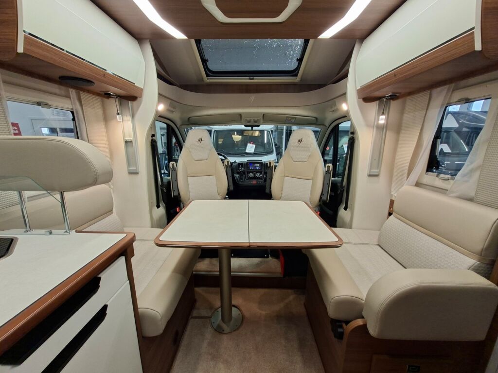 Rapido 686F Scandinavian Exclusive Ultimate Line 2021 Valkoinen