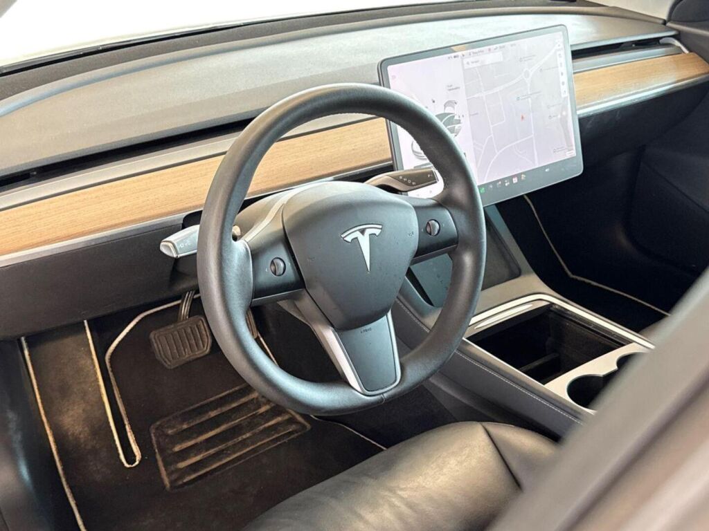 Tesla Model 3 2021 Valkoinen