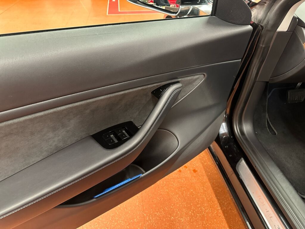 Tesla Model 3 2020 Musta