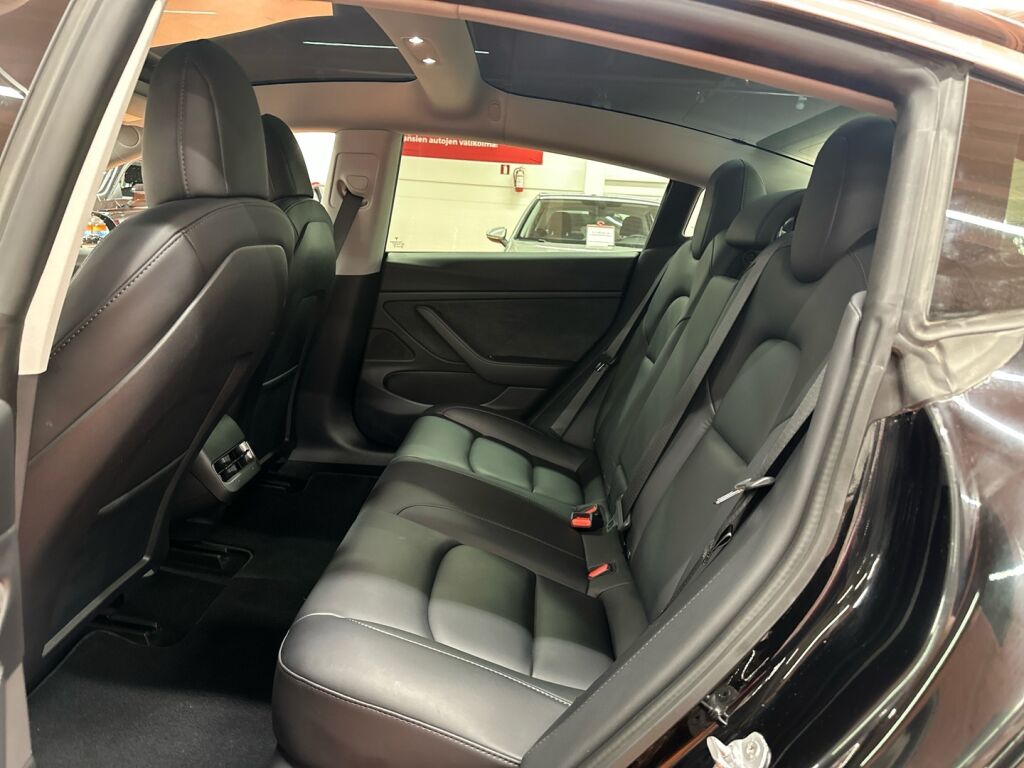 Tesla Model 3 2020 Musta