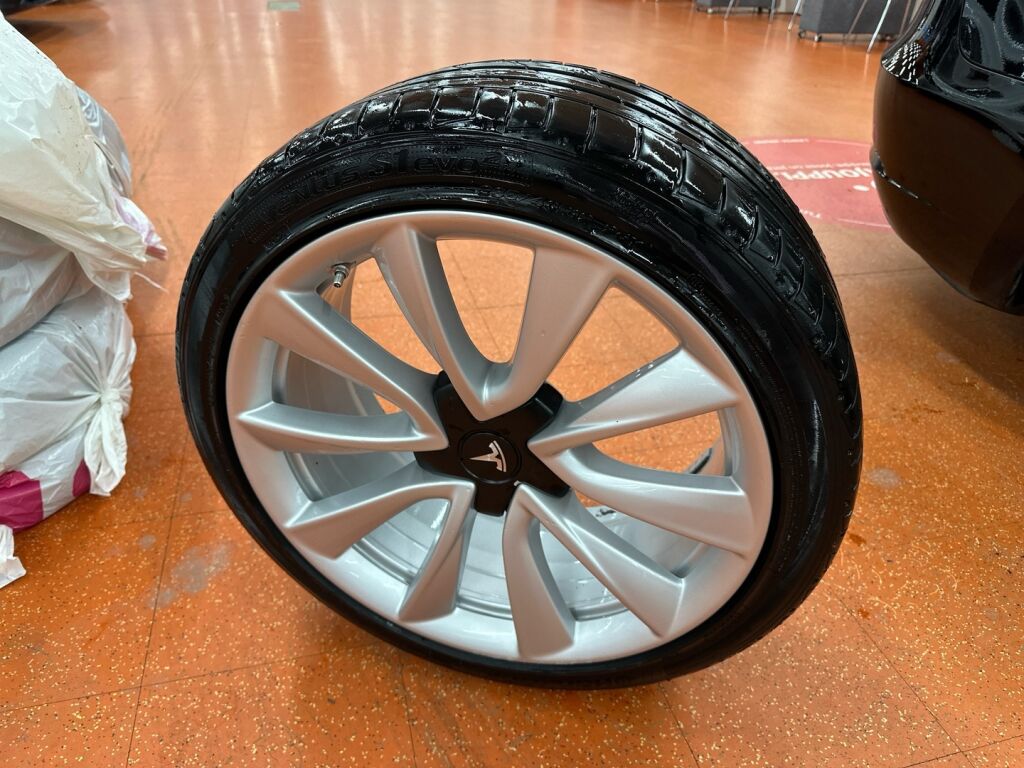 Tesla Model 3 2020 Musta