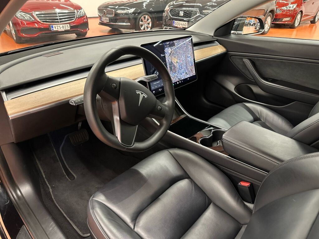 Tesla Model 3 2020 Musta