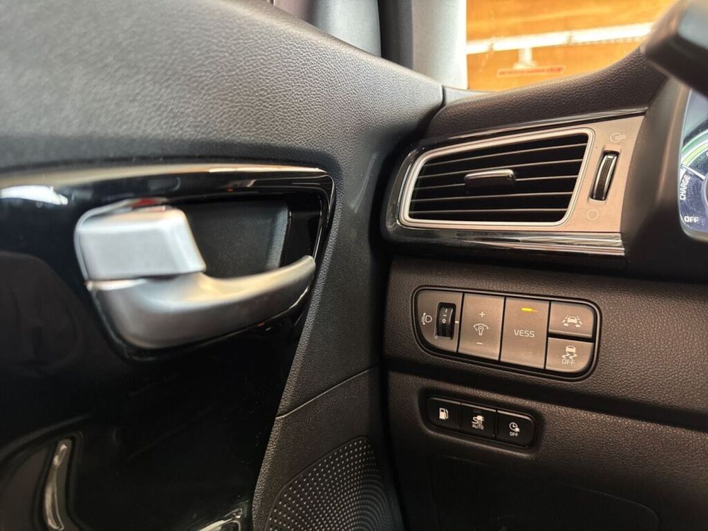 Kia Niro plug-in 2018 Valkoinen