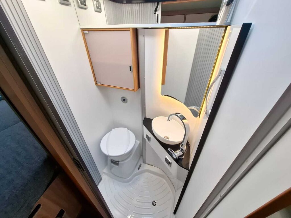 Pössl SUMMIT 600 PLUS 2021 Harmaa