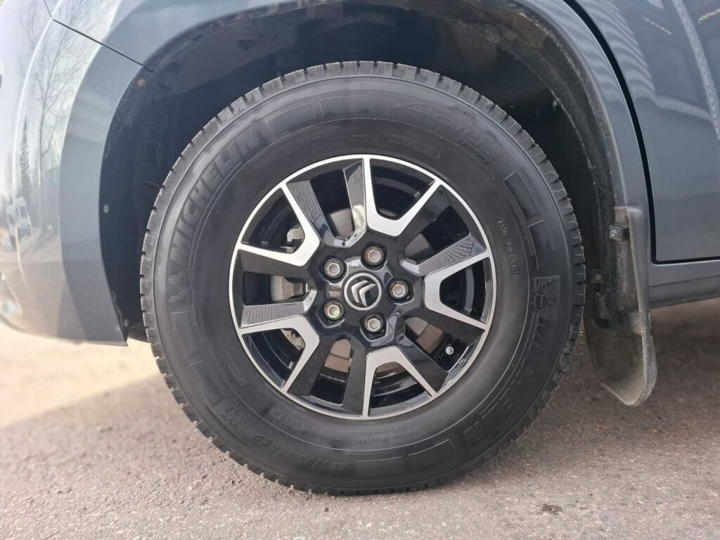 Pössl SUMMIT 600 PLUS 2021 Harmaa