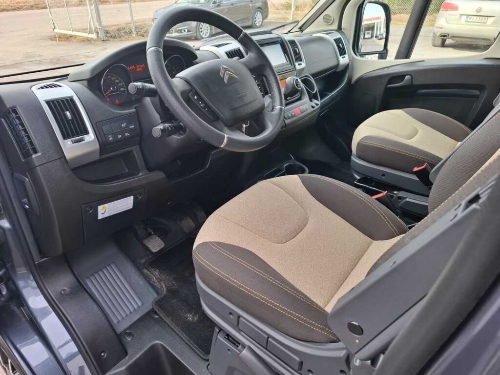 Pössl SUMMIT 600 PLUS 2021 Harmaa