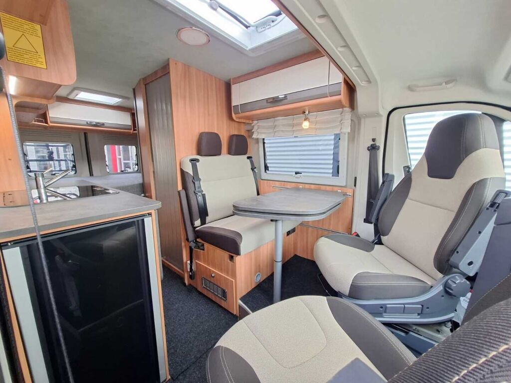 Pössl SUMMIT 600 PLUS 2021 Harmaa