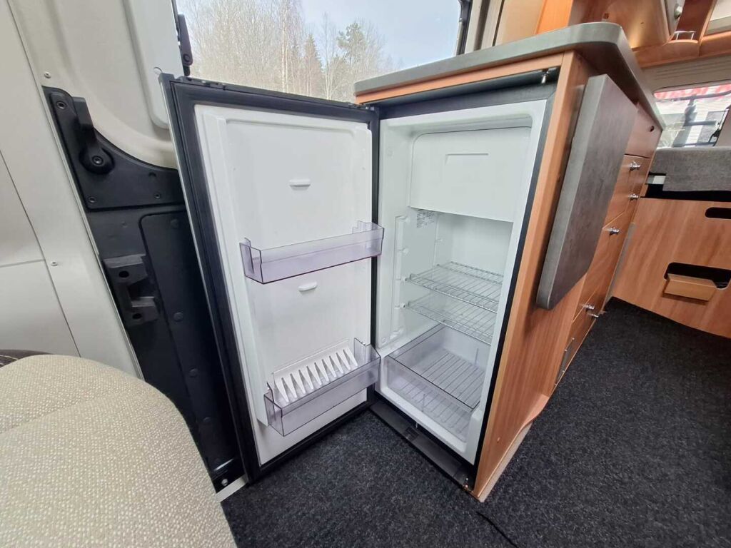 Pössl SUMMIT 600 PLUS 2021 Harmaa