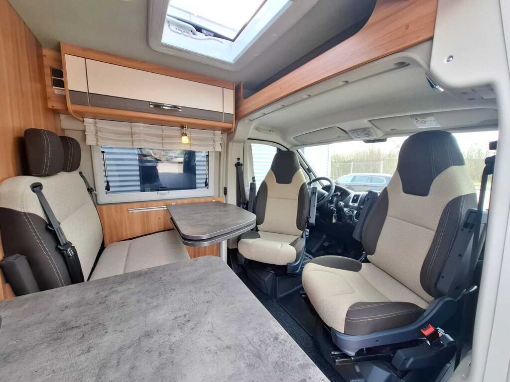 Pössl SUMMIT 600 PLUS 2021 Harmaa