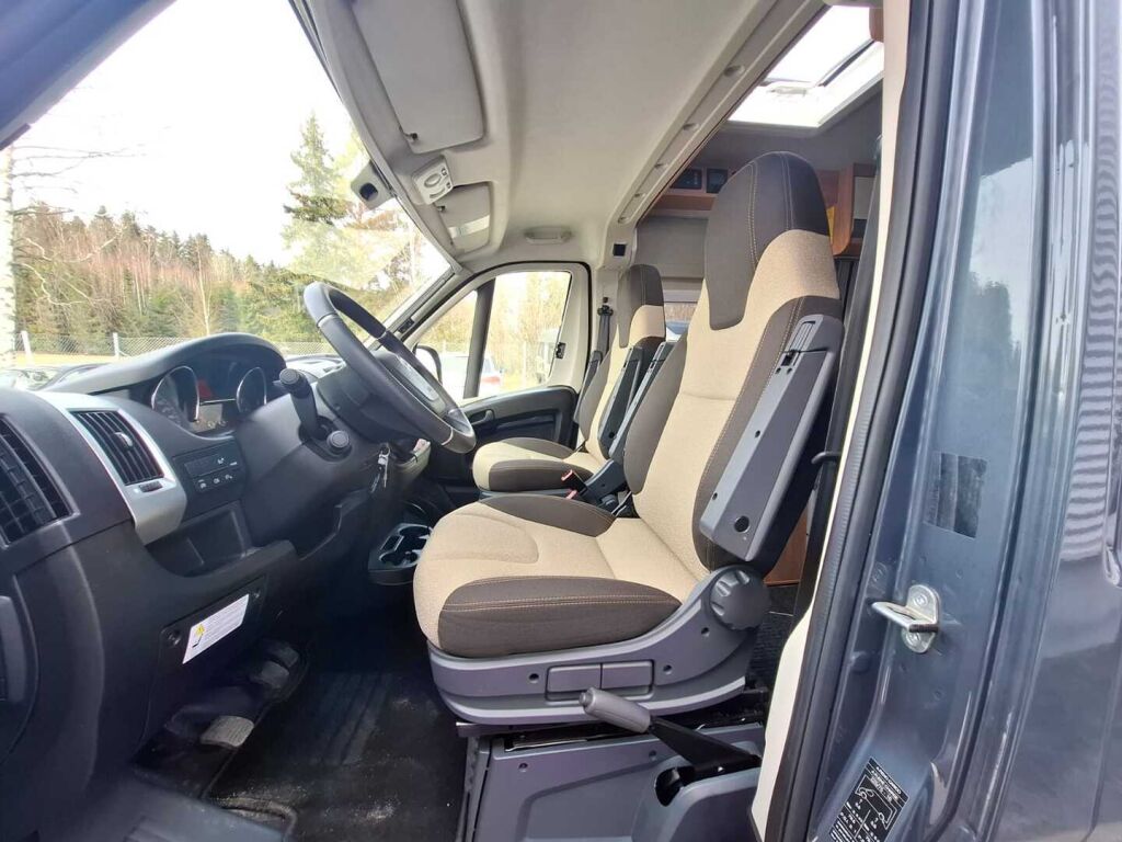 Pössl SUMMIT 600 PLUS 2021 Harmaa