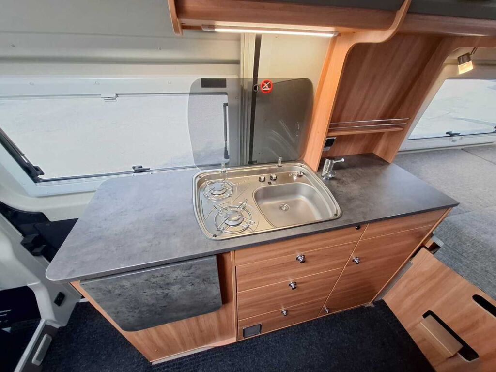 Pössl SUMMIT 600 PLUS 2021 Harmaa