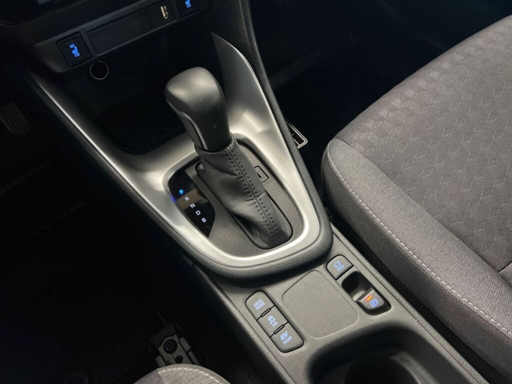 Toyota Yaris 2021 Valkoinen