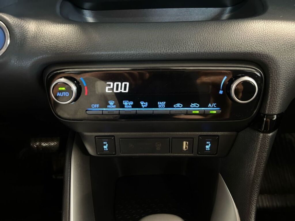 Toyota Yaris 2021 Valkoinen
